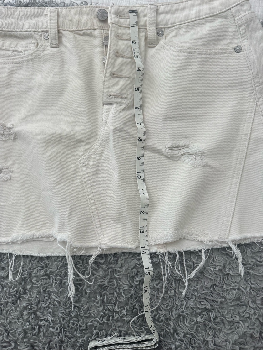 Free People Cream Distressed Denim Mini Skirt - Size 26 - Picture 6 of 7